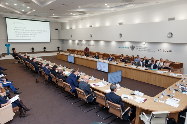 28 сентября 2016 г. в Аналитическом центре при Правительстве РФ Виктор Хайков выступил по развитию конкурентоспособности локальных производителей импортозамещающего оборудования в ТЭК