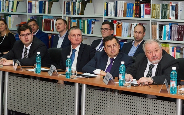 8 февраля 2018 г. в Сургуте на форуме &quot;Нефтяная столица&quot; президент НАНГС Виктор Хайков заявил о необходимости создания условий для развития независимых сервисных компаний для решения глобальных вызовов, стоящих перед нефтегазовой отраслью