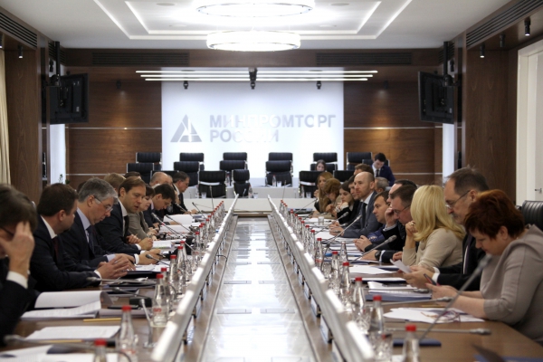 12 декабря 2016 г. министр промышленности и торговли РФ Денис Мантуров поддержал предложение Виктора Хайкова усилить роль беспилотного транспорта в долгосрочной стартегии развития автопрома в ходе заседания Общественного совета министерства