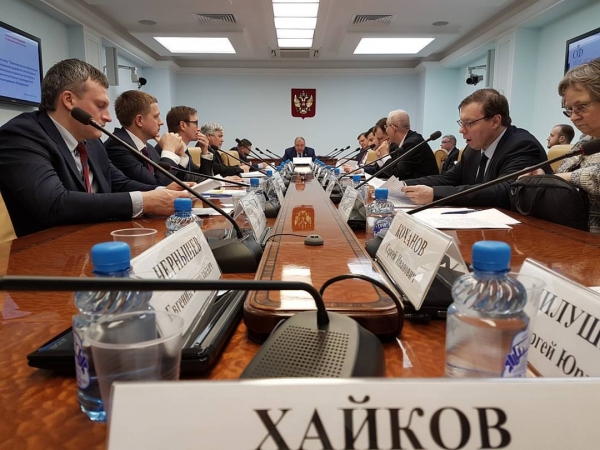 23 марта 2017 г. в Совете Федерации президент НАНГС Виктор Хайков обратил внимание на необходимость выполения поручения Президента РФ по законодательному сокращению сроков оплаты госкомпаниями
